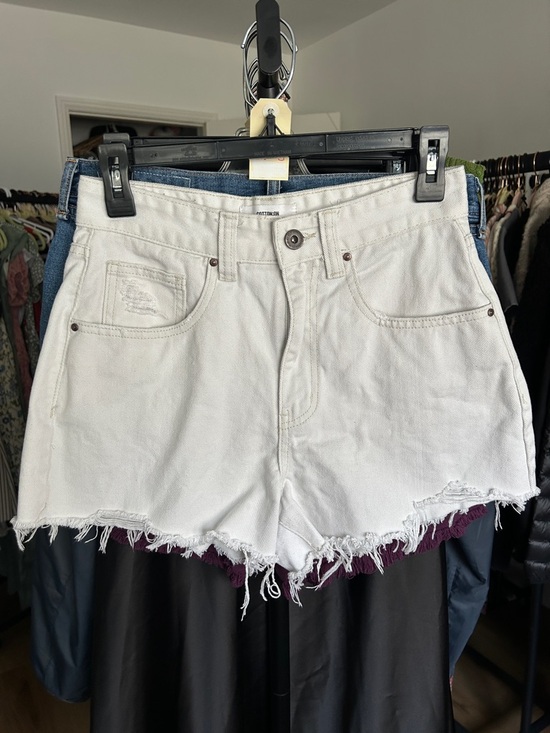 Cotton On Pants - Cotton On High Rise Mom Jean. Size 4. 2.5” inseam.